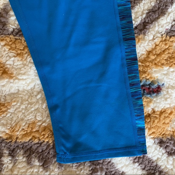 Fabletics Women’s Capri Leggings - Small - Picture 5 of 5